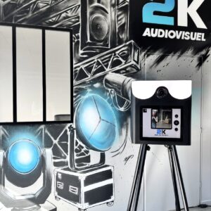 2K AUDIOVISUEL – Spécialiste en location et prestation de sonorisation, éclairage, vidéo et machines à effets à Thonon-les-Bains et dans la zone d’Anthy. Nous proposons des enceintes, micros, caissons de basses, DJ et équipements professionnels pour concerts, événements, mariages, séminaires et soirées privées. Solutions sur mesure avec installation et support technique disponibles